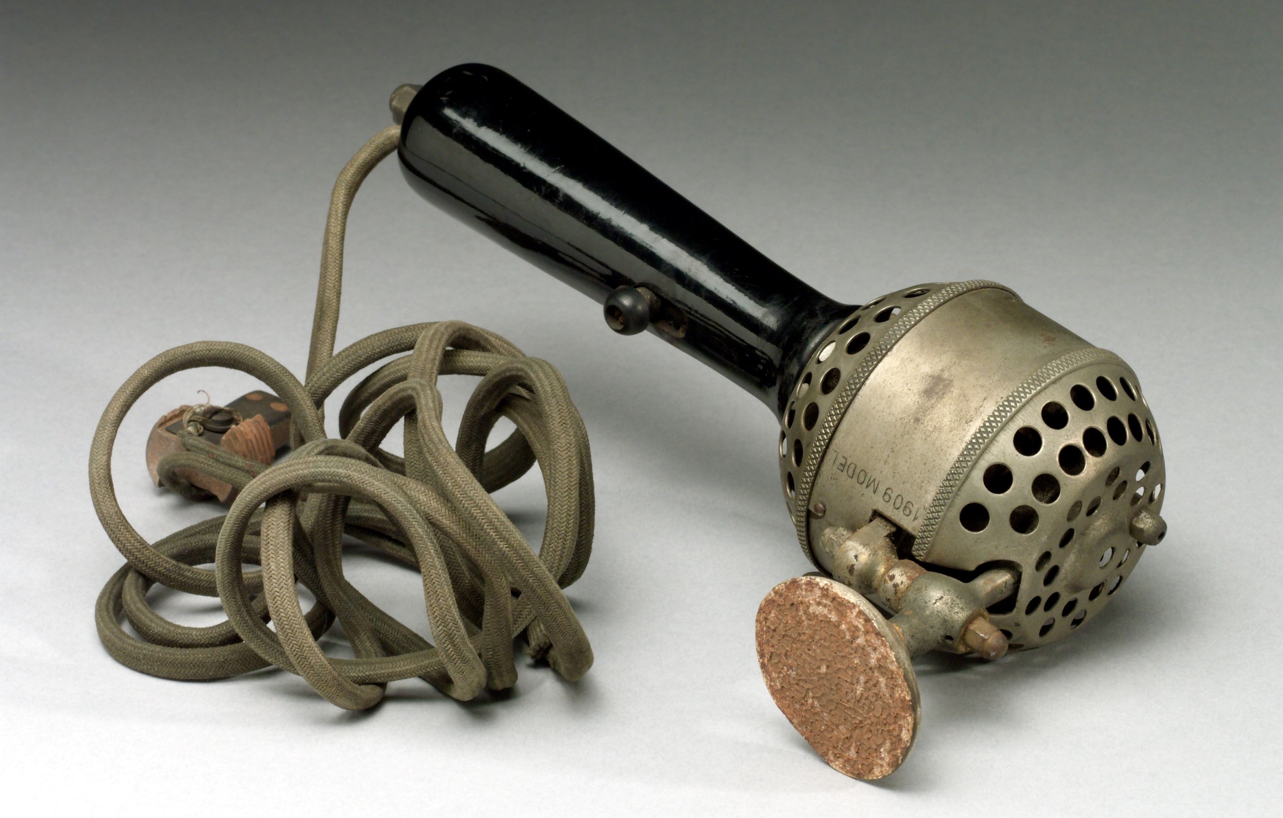 vibrator invented - 1909 Model